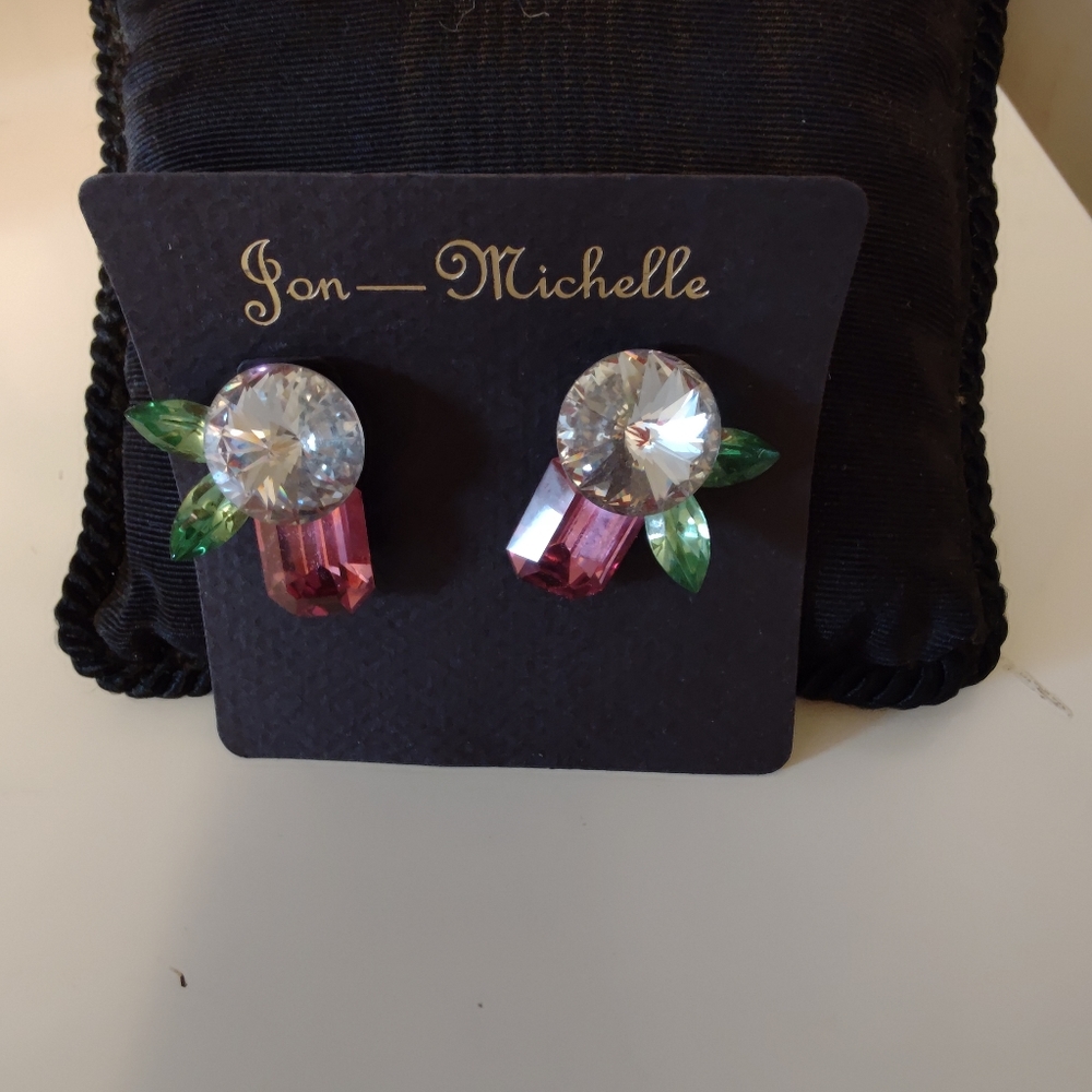 BRAND NEW!!! VINTAGE JON MICHELLE PIERCED EARRINGS.